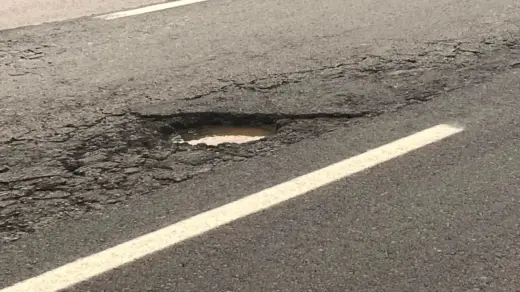 PRF alerta para novos buracos na BR-386, em Triunfo, e pede atenção redobrada - Studio TV