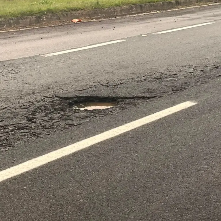 PRF alerta para novos buracos na BR-386, em Triunfo, e pede atenção redobrada - Studio TV