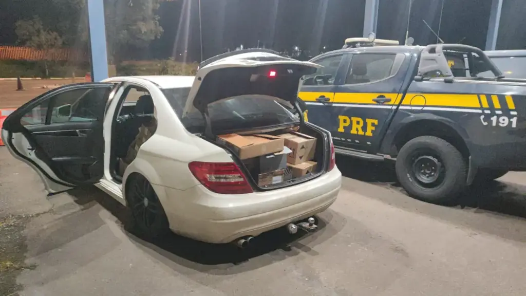 PRF apreende perfumes e bebidas avaliados em cerca de R$ 1 milhão na BR-290, em Rosário do Sul - Studio TV