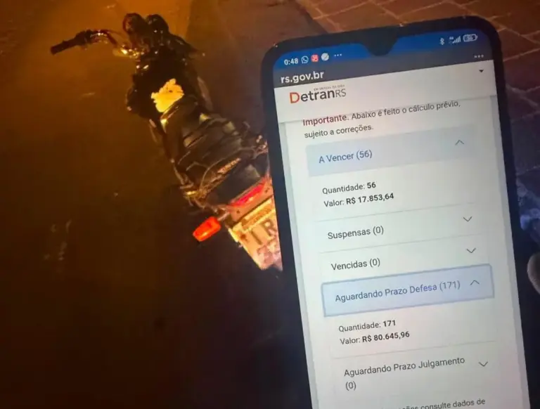 PRF flagra motociclista com mais de duzentas multas em Caxias do Sul - Studio TV
