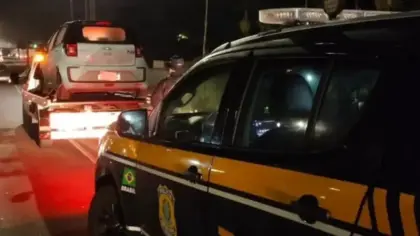 PRF recupera carro roubado na BR-101 em Torres - Studio TV