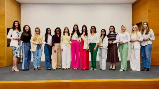 Primeiro encontro reúne candidatas ao título de Imperatriz e Princesas da XII FEMAÇÃ - Studio TV