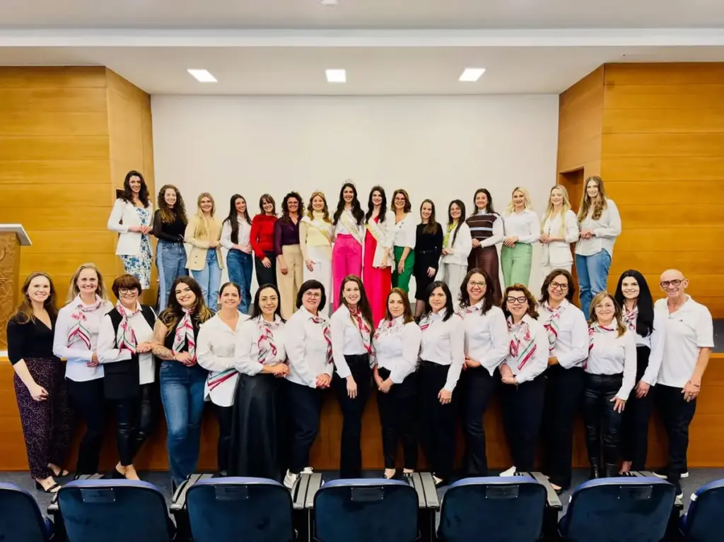 Primeiro encontro reúne candidatas ao título de Imperatriz e Princesas da XII FEMAÇÃ - Studio TV