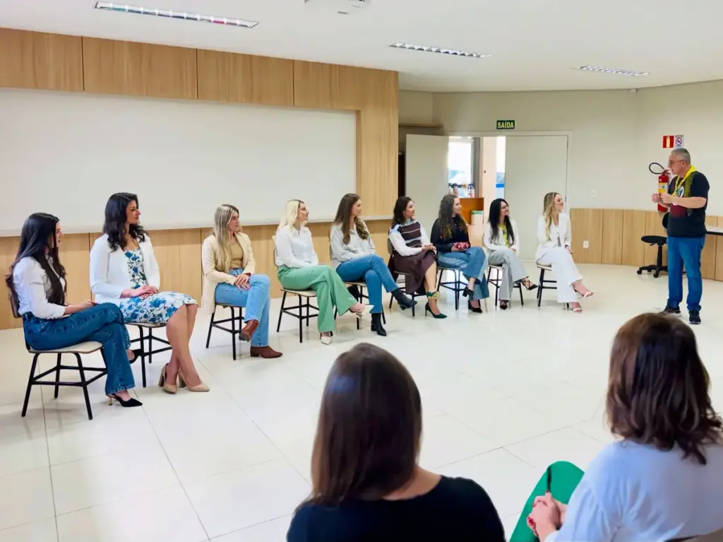 Primeiro encontro reúne candidatas ao título de Imperatriz e Princesas da XII FEMAÇÃ - Studio TV