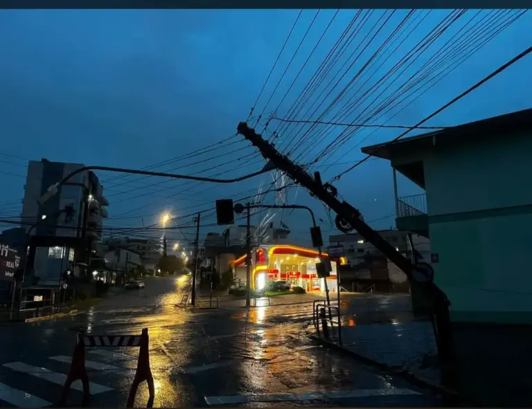 Queda de energia deixa cerca de 25 mil clientes sem luz em Caxias do Sul - Studio TV