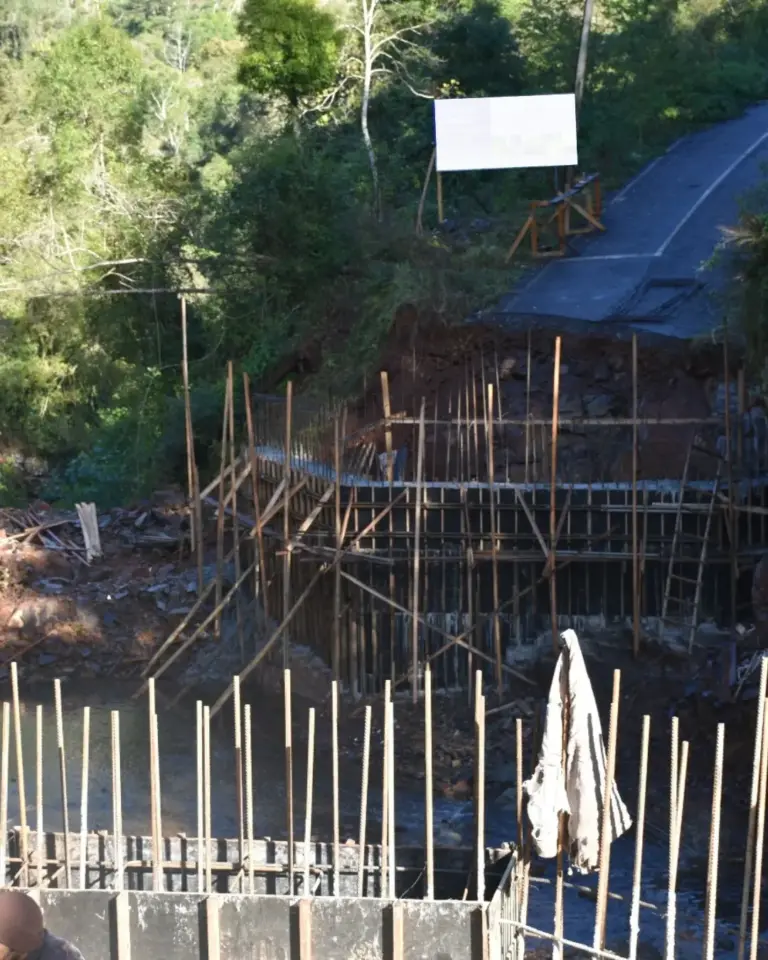 Reconstrução de pontes avança no acesso à Usina Velha, em Veranópolis - Studio TV