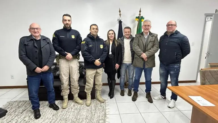 Reunião com a PRF busca garantir atendimento em saúde durante bloqueios da BR-470 - Studio TV