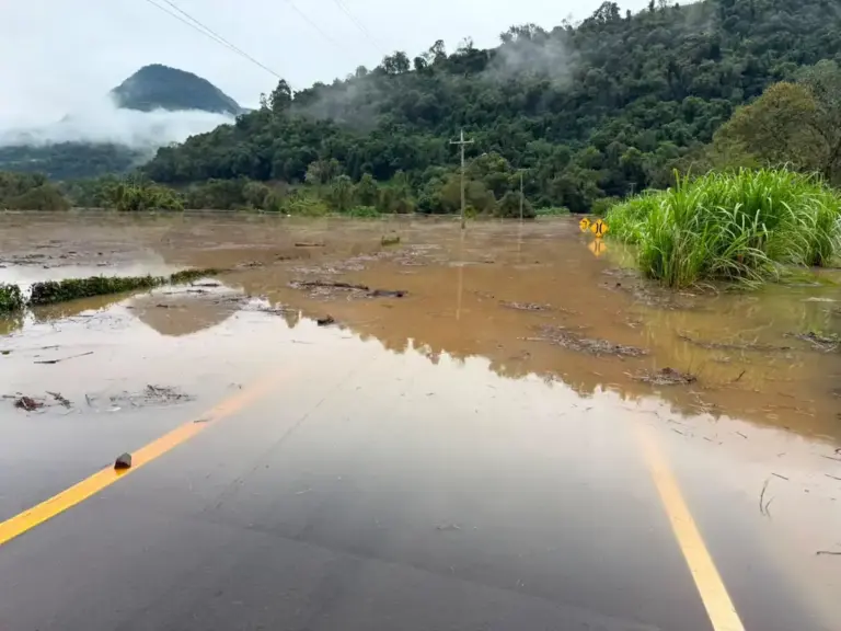 Rio das Antas ultrapassa cota de inundação e famílias são retiradas preventivamente em Bento Gonçalves - Studio TV