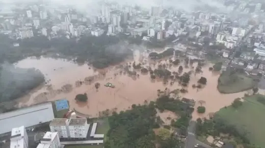 Rio Taquari transborda, invade ruas e força retirada de famílias no Vale do Taquari - Studio TV