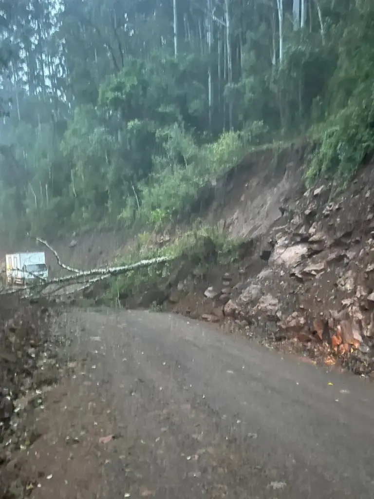 Secretaria de Obras avalia danos e atua na recuperação de estradas em Vila Flores - Studio TV