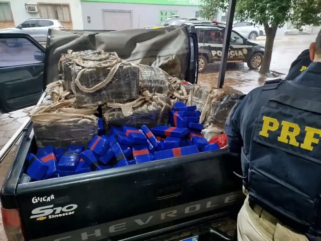 PRF e Polícia Civil prendem dois traficantes com mais de 600 quilos de maconha em São Luiz Gonzaga - Studio TV