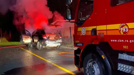 Princípio de incêndio atinge veículo e mobiliza Bombeiros em Veranópolis - Studio TV