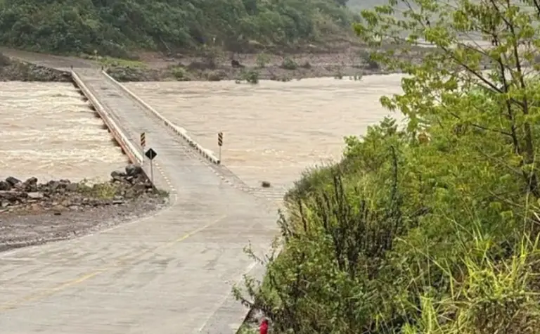 Ponte sobre o Rio das Antas entre Cotiporã e Bento Gonçalves pode ser interditada a qualquer momento por elevação das águas - Studio TV
