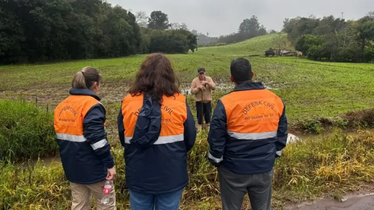 Defesa Civil estadual atua em municípios atingidos pelas chuvas no RS - Studio TV