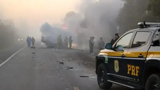 Acidente com veículos em chamas deixa um morto e dois feridos na BR-290 na manhã desta terça-feira - Studio TV