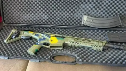 PF recolhe arma customizada ligada a Jair Bolsonaro em Cachoeirinha - Studio TV