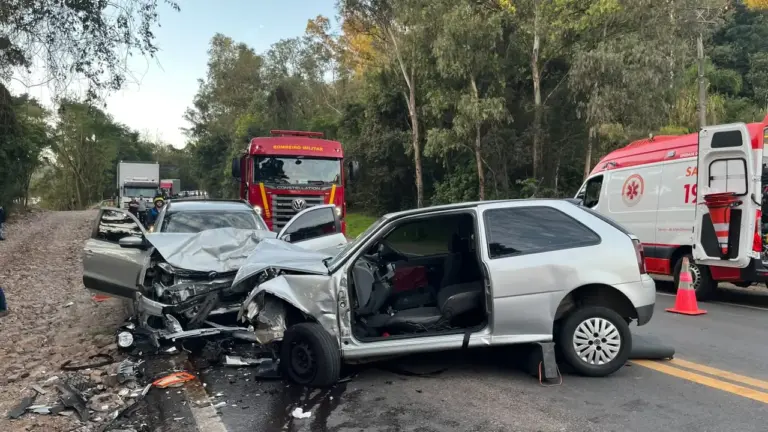 Colisão frontal deixa três homens feridos na BR-470, em Bento Gonçalves - Studio TV