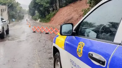 Trânsito opera em meia pista no acesso ao Loteamento Verona, em Bento Gonçalves - Studio TV