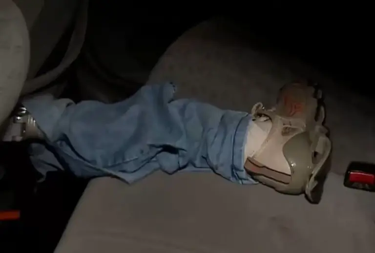 Motorista embriagado bate em viatura e tenta fugir com uma perna só - Studio TV