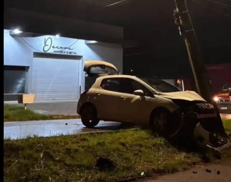 Motorista colide automóvel contra poste em Marau - Studio TV