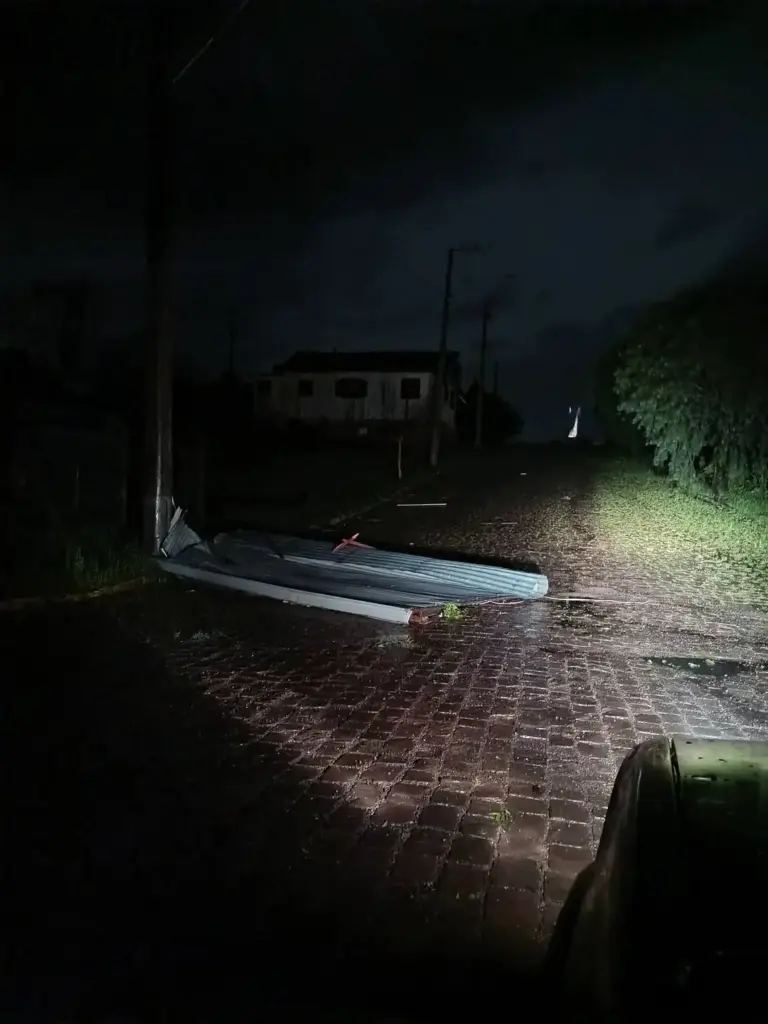 Temporal com granizo e ventos fortes causa estragos em Cotiporã - Studio TV