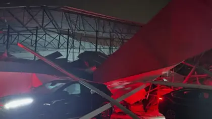 Temporal derruba parte de concessionária e danifica veículos em Osório - Studio TV