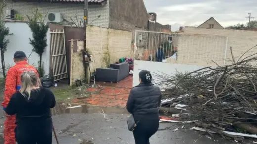 Temporal provoca desabamento de residência em Canoas - Studio TV
