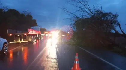 Temporal provoca granizo, alagamentos e transtornos na Região Metropolitana - Studio TV