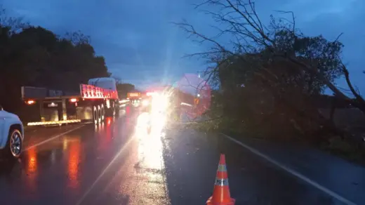 Temporal provoca granizo, alagamentos e transtornos na Região Metropolitana - Studio TV