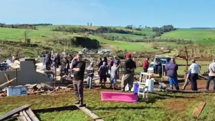 Tornado destrói três casas e deixa família presa sob escombros em Giruá - Studio TV