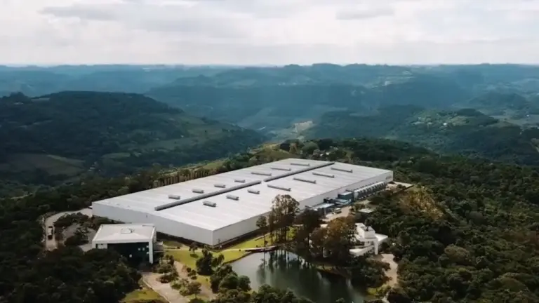 Trabalhadores de fábrica de móveis da Serra Gaúcha divulgam carta aberta contra decretação de falência - Studio TV