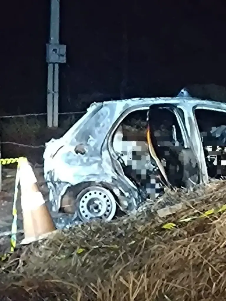 Três pessoas são encontradas mortas dentro de veículo incendiado em Triunfo - Studio TV