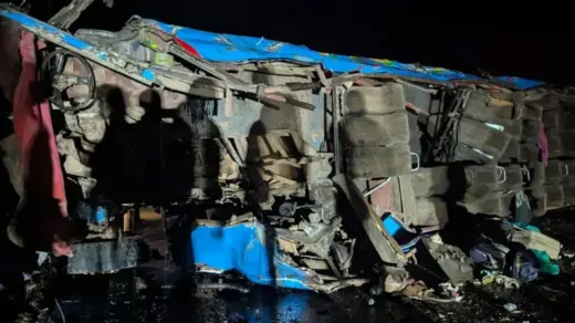 Uganda: 20 crianças e um adulto morrem em acidente com ônibus escolar - Studio TV