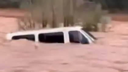 Van é arrastada pela correnteza ao tentar atravessar rio em Floriano Peixoto - Studio TV