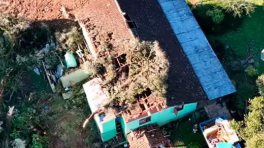 Vendaval e granizo deixam mais de 50 edificações danificadas em Cotiporã - Studio TV