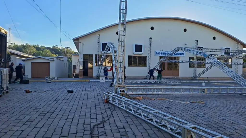 Veranópolis inicia montagem da estrutura para o 1º Festival do Bolinho de Chuva - Studio TV