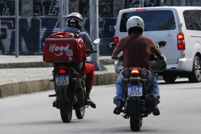 Vereador propõe palestras de segurança no trânsito para motoboys e entregadores em Veranópolis - Studio TV