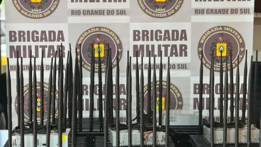 Abordagem a ônibus resulta na apreensão de bloqueadores de sinal no RS - Studio TV