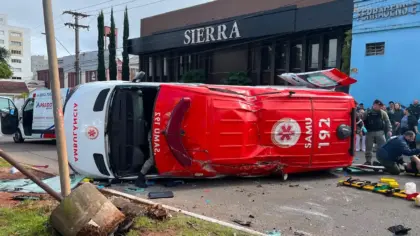 Acidente com ambulância do Samu deixa paciente morto e três socorristas feridos em Passo Fundo - Studio TV