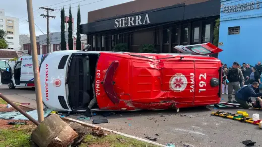 Acidente com ambulância do Samu deixa paciente morto e três socorristas feridos em Passo Fundo - Studio TV