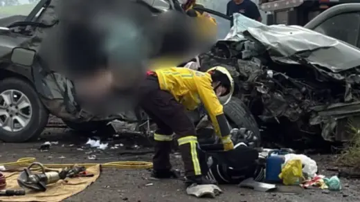 Acidente entre carro e caminhão deixa duas mulheres mortas na BR-470, em SC - Studio TV
