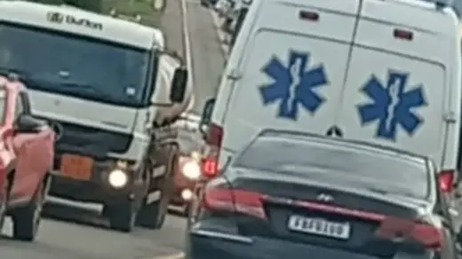 Ambulância de Sarandi é atingida em engavetamento na BR-285, em Passo Fundo - Studio TV