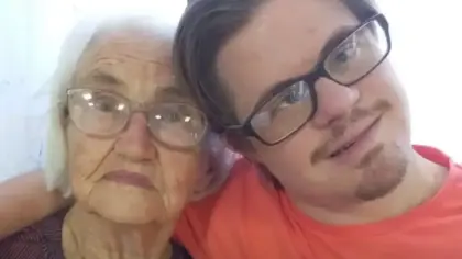 Aos 96 anos, avó viaja mais de 400 km para ir ao cinema pela primeira vez e prestigiar neto - Studio TV