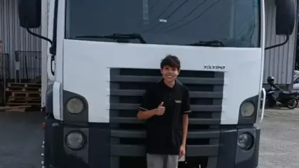 Aparência jovem chama atenção da polícia e caminhoneiro de 20 anos é abordado em SC - Studio TV