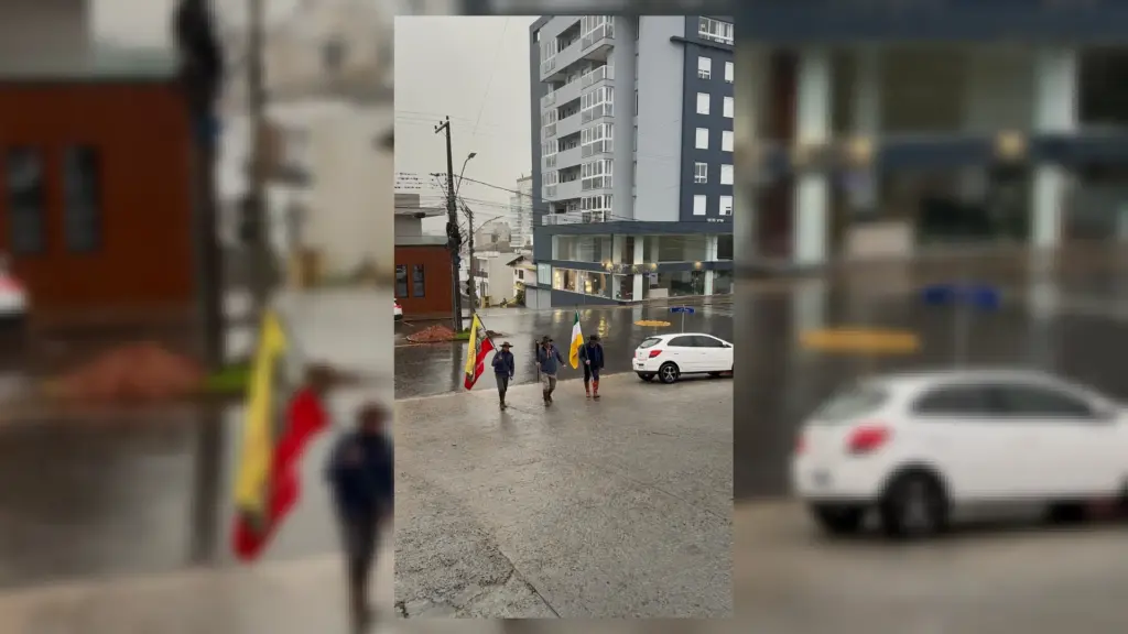 Bombeiros de Veranópolis recebem Chama Simbólica marcando o início das comemorações da Semana da Pátria - Studio TV