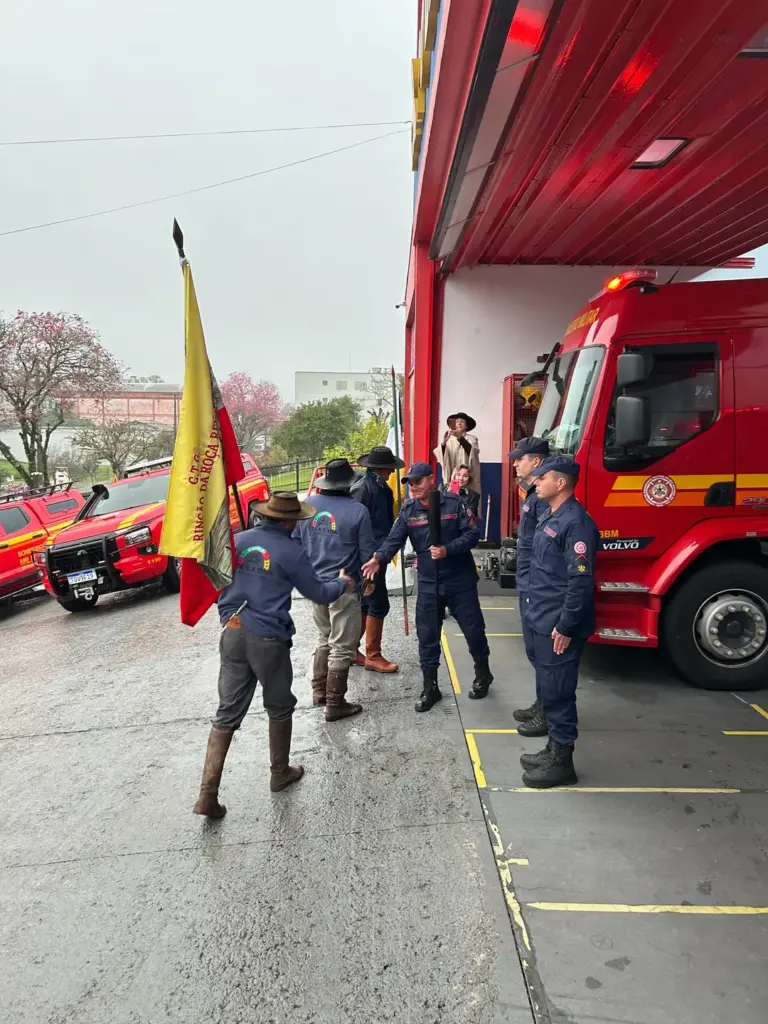 Bombeiros de Veranópolis recebem Chama Simbólica marcando o início das comemorações da Semana da Pátria - Studio TV