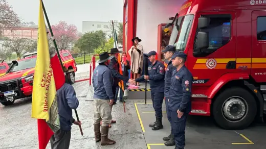 Bombeiros de Veranópolis recebem Chama Simbólica marcando o início das comemorações da Semana da Pátria - Studio TV
