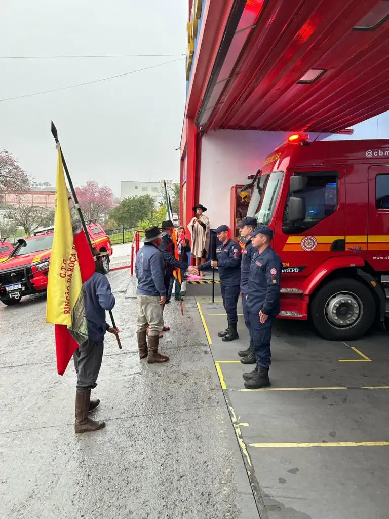 Bombeiros de Veranópolis recebem Chama Simbólica marcando o início das comemorações da Semana da Pátria - Studio TV