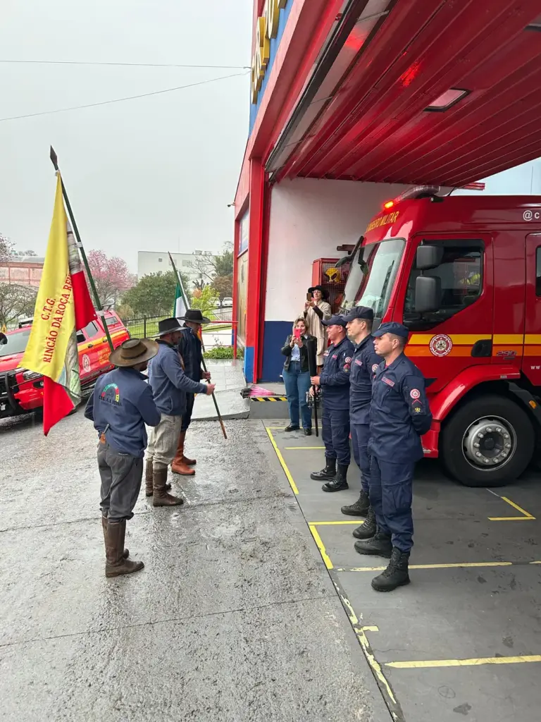 Bombeiros de Veranópolis recebem Chama Simbólica marcando o início das comemorações da Semana da Pátria - Studio TV