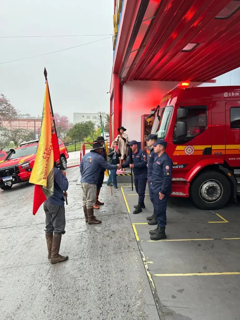 Bombeiros de Veranópolis recebem Chama Simbólica marcando o início das comemorações da Semana da Pátria - Studio TV
